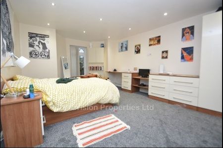 10 Bedroom Student House Headingley Leeds - Photo 2