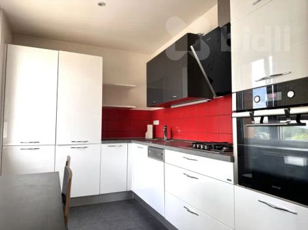 Slunný byt 2+kk s balkonem a skvělým výhledem - Praha 3, Žižkov - Фото 2