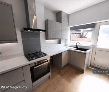 3 bedroom terraced house to rent - Photo 6