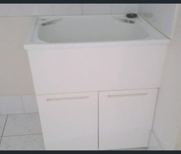 One Bedroom one bathroom Apartment - Photo 6