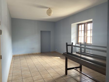 Location Appartement 3 pièces 74m² ST ETIENNE DE BAIGORRY 64430 - Photo 3