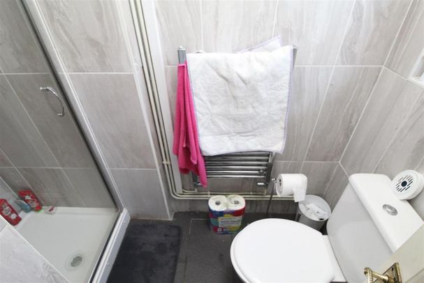 4 bedroom private hall to rent - Photo 1