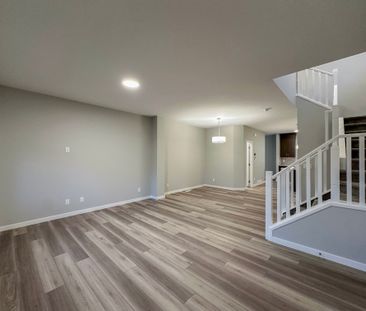 Modern 3 Bedroom Rental With Lake Access & Outdoor Living - Photo 6