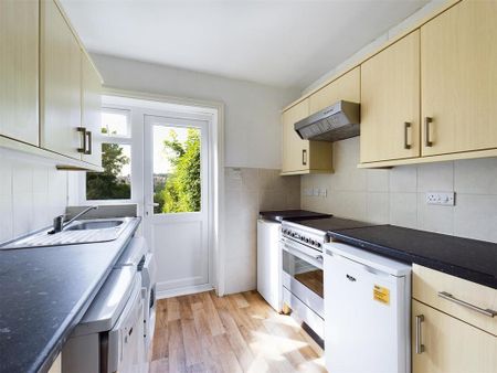 4 bedroom semi-detached house to rent - Photo 5