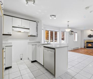 Rare 5 1/2 avec Vue Montagne – Bureau + 2 Stationnements - Photo 4