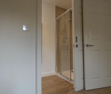 4 bedroom detached house to rent - Photo 4