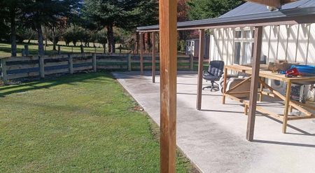 Charming Home with 15 acres of fully fenced land - Photo 2