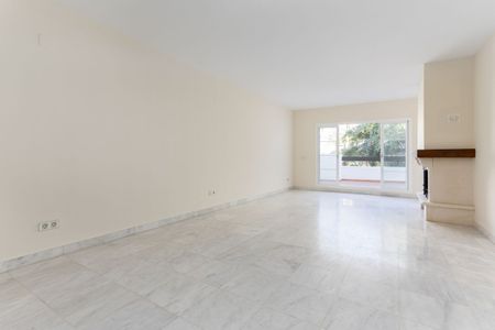 Middle Floor Apartment · San Pedro de Alcántara - Photo 3