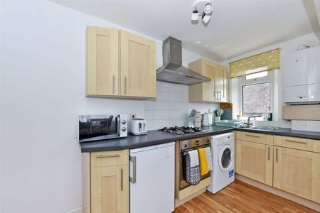 A furnished one bed first floor apartment with excellent access to Globe Park and M4/M40 - Photo 4