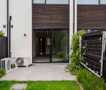 Sunny Townhouse in Handy Location - Photo 4