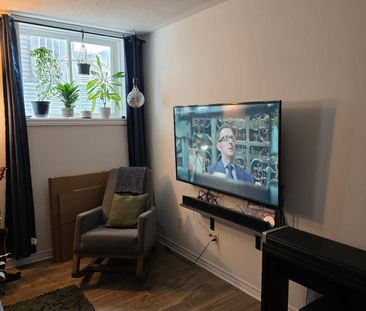 For Lease - 159 Minikan Street Unit# B, Blossom Park - Airport and ... - Photo 1