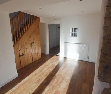 3 bedroom end of terrace house to rent - Photo 2