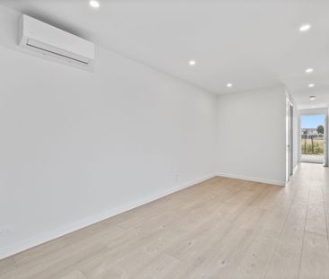 Bright, Spacious, & Beautifully Presented - Photo 1