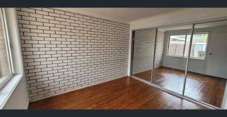 35 COCHRANE STREET, MINTO - Photo 5