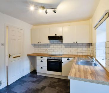 2 bedroom end of terrace house to rent - Photo 5