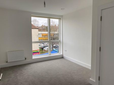 2 bedroom flat to rent - Photo 2