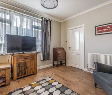 Terraced House to rent - Hargood Road, London, SE3 - Photo 3