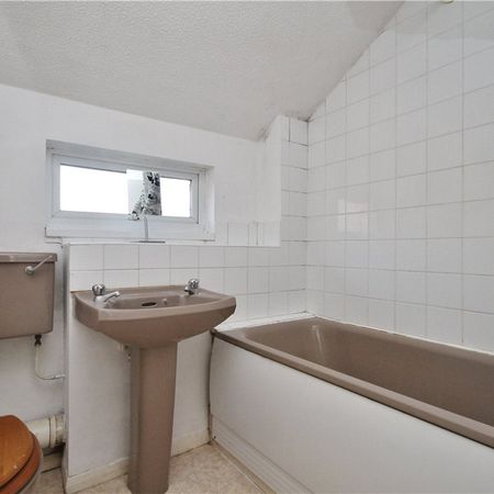 Elder Close, Guildford, Surrey, GU4 7YW - Photo 4