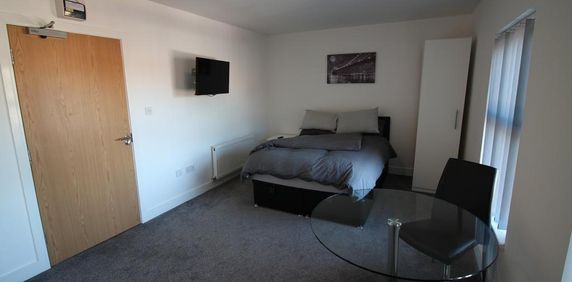 Studio to rent - Photo 2