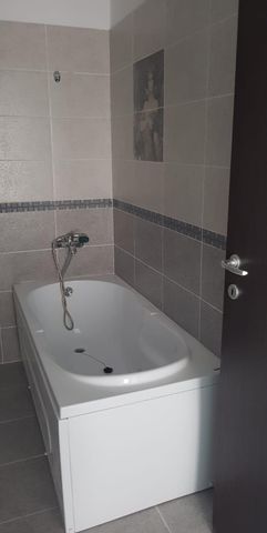 Inchiriez apartament 2 camere decomandat - Fotografie 2