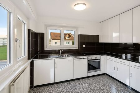 Magnifique appartement de 3 pièces entièrement rénové avec balcon. - Photo 3