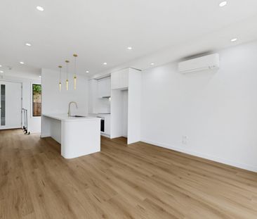 Brand New, Bold & Brilliant – Complete with Private Rooftop Spa - Photo 6