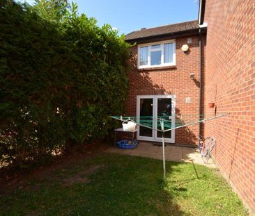 2 bedroom terraced house to rent - Photo 2