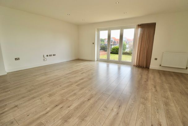 3 bedroom Town House to let - Photo 1