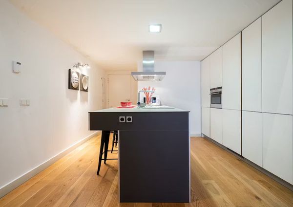 Calle de Valliciergo, Madrid, Community of Madrid 28005