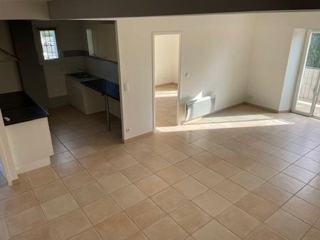 Location Appartement 3 pièces 82m² DRAGUIGNAN 83300 - Photo 2