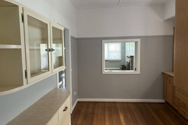 WELL PRESENTED FAMILY HOME CLOSE TO THE CBD! - Photo 1