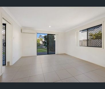 Beautifully Presented Town Home - Photo 1