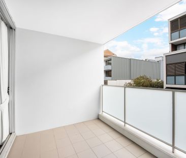 Modern Split-Level Apartment in Centre of Neutral Bay - Photo 2