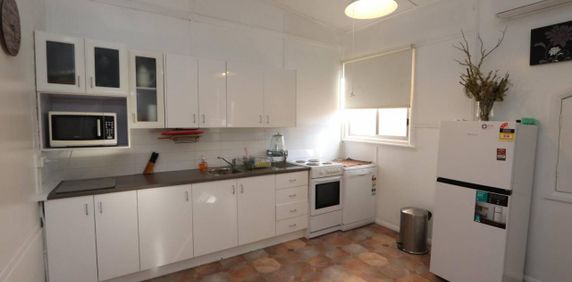 Fully-Furnished Modern Apartment In CBD - Photo 2