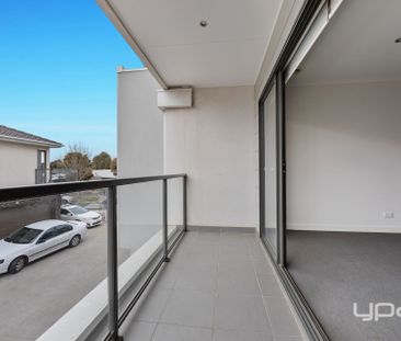THREE LEVELS OF MODERN STYLISH LIVING! - Photo 5