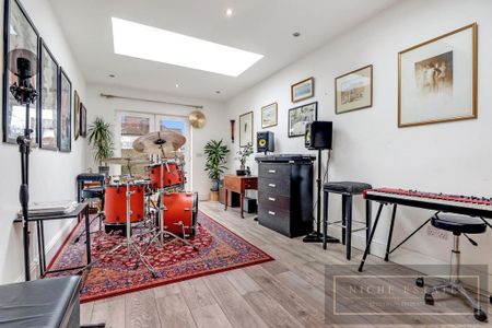 5 bedroom semi-detached house to rent - Photo 3