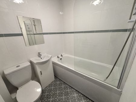 2 Bed Flat - Photo 5