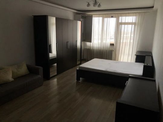 Garsoniera spatioasa, 48 mp, mobilata si utilata, loc de par - Fotografie 1