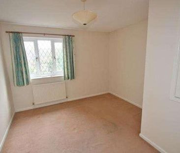 Falcon Fields, Tadley, RG26 - Photo 4