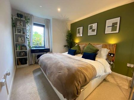 Leacroft, Staines-upon-thames, Surrey, TW18 - Photo 3