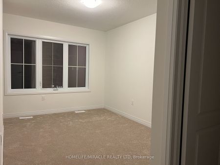 For Lease - 122 Varsity Drive, Welland, Ontario - Photo 2