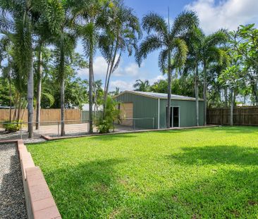 LARGE FAMILY HOME IN SOUGHT AFTER LOCATION! - Photo 6