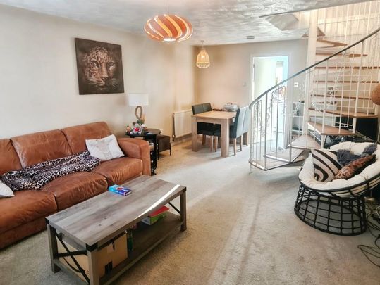 2 bedroom terraced house to rent - Photo 1