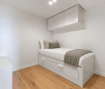 Furnished Three-Bedroom Living in the Heart of South Yarra - Photo 3