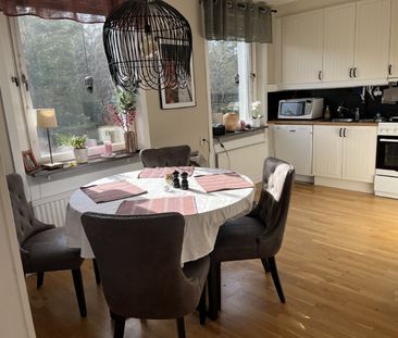 Ljust och välplanerat rum i lugna Vendelsö! Delat boende med bra ko... - Foto 6