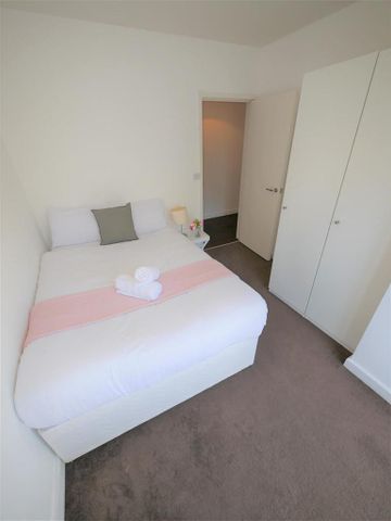 2 bedroom flat to rent - Photo 4