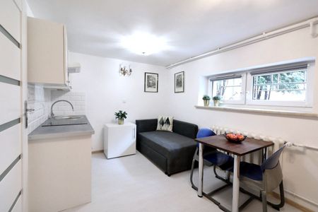 Umeblowana kawalerka w kameralnym budynku-Zacisze 17.5 m² - Фото 3