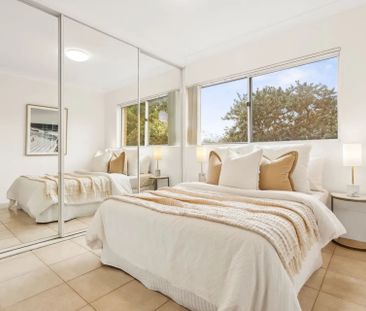 Elegant Two-Bedroom Apartment in An Exclusive Block - Photo 2