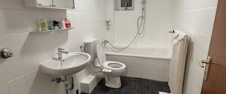 Nur mit WBS! Helle 2,5-Zimmer-Dachgeschosswohnung - Photo 1