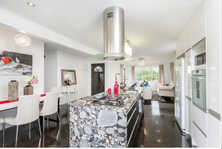 3 Bedrooms on Ira St - Photo 5
